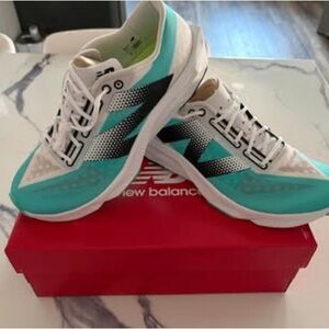 New Balance Fuel Cell Pvlse V1 women’s size 9.